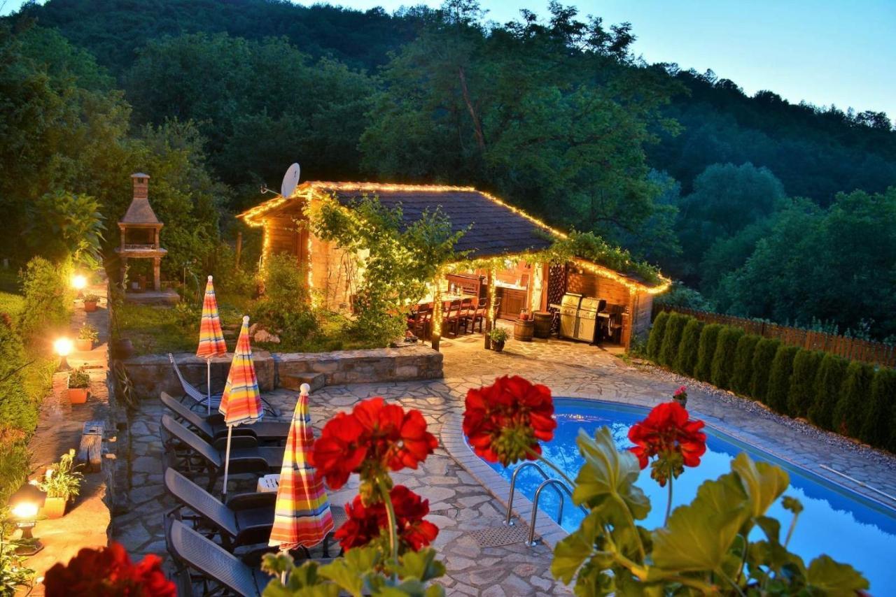 Къща Край Реката/ House By The River Vetrintsi Exterior foto
