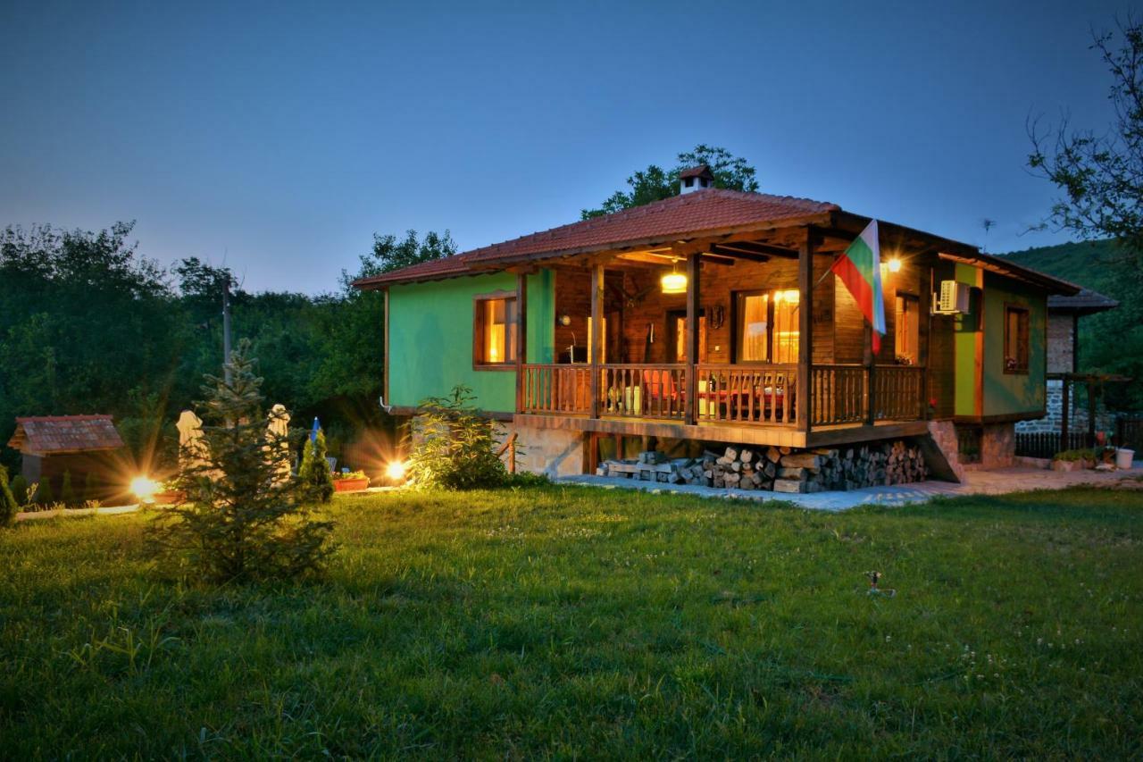 Къща Край Реката/ House By The River Vetrintsi Exterior foto